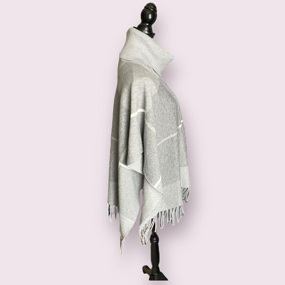 House of Harlow 1960 Women’s Gray Plaid Turtleneck Sweater Cape Fringe NWOT New - Picture 3 of 9